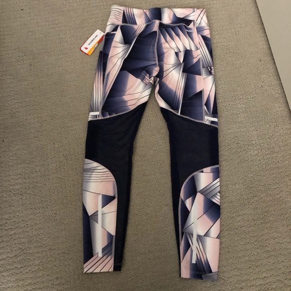 NWT: New Balance Printed & Mesh Leggings - Picture 2 of 5